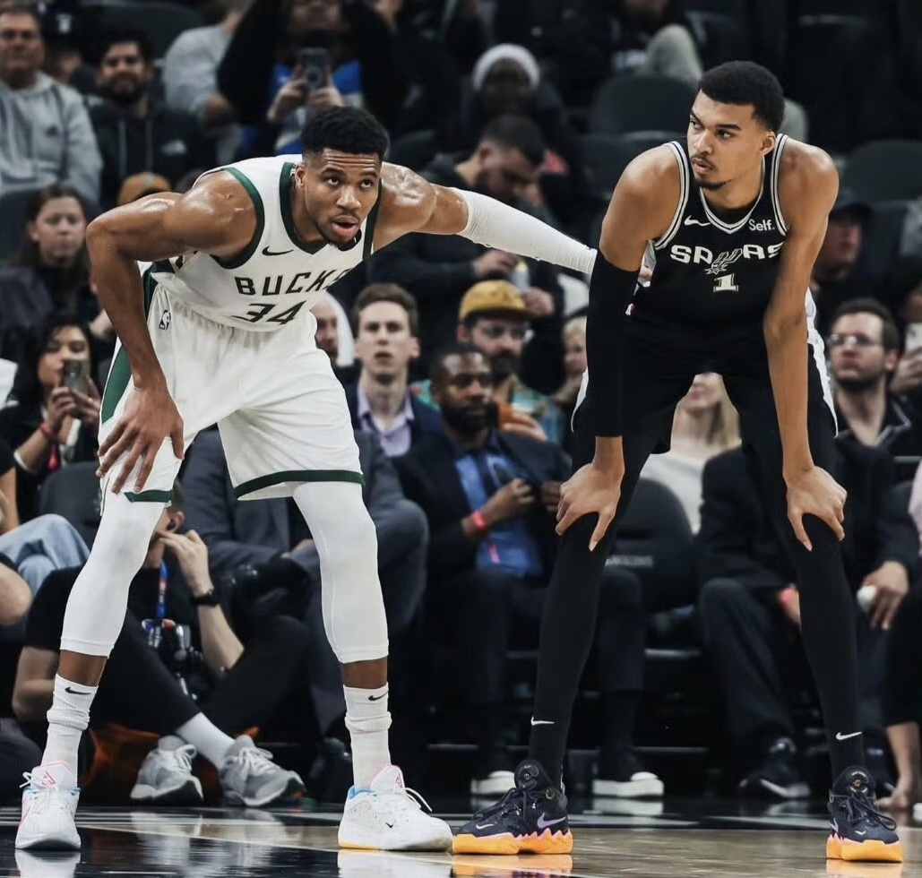 关于圣安东尼奥马刺训练开放日，加时末段手感冰凉引欢呼，CBA常规赛在即，年轻球员得到机会的信息