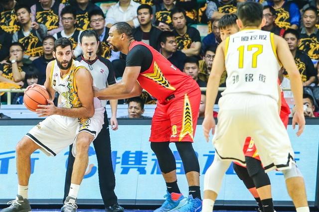 广东宏远内部会议纪要流出：冲刺阶段调整名单；欧冠使命明确；训练强度明显提升的简单介绍